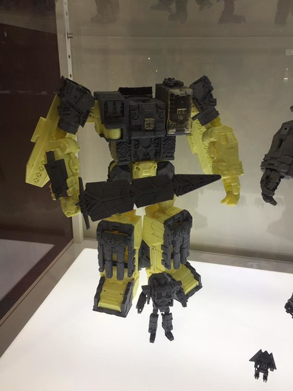 VOYAGER STARSCREAM COMBINER FEET   Photos From Prototype Display At HasCon 2017 Show Power Of The Primes Feature  (8 of 28)